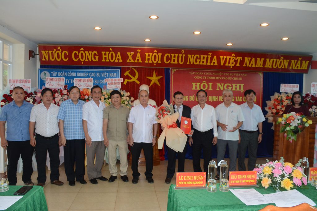 Cao su Chư Sê công bố các quyết định về cán bộ